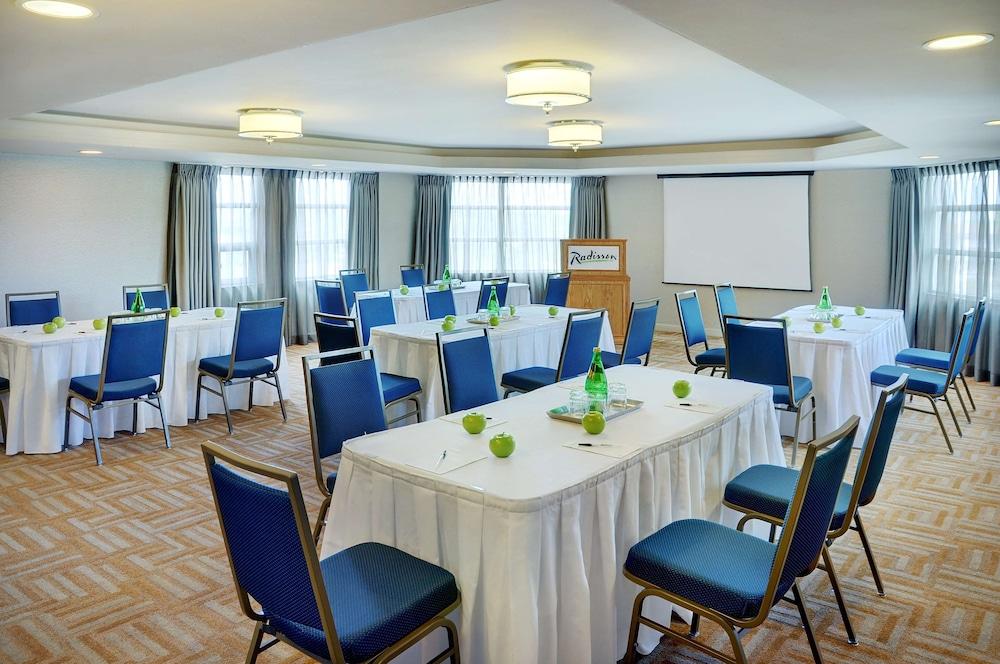 מלון Courtyard By Marriott קיטצ'נר מראה חיצוני תמונה